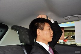 后排腿部空间
