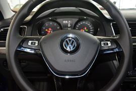 2015款大众朗行1.6L自动豪华型