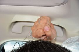 前排头部空间