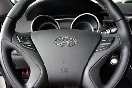 2015款现代索纳塔八经典 2.0L自动豪华版