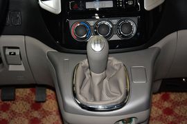 2015款东风风行菱智M5 Q7 2.0L 7座长轴豪华型