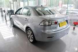 2013款三菱风迪思1.8L自动旗舰型 国V