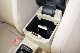 2015款福特福克斯三厢1.5L GTDi自动旗舰型