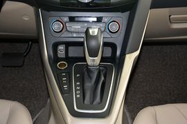 2015款福特福克斯三厢1.5L GTDi自动旗舰型