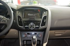 2015款福特福克斯三厢1.5L GTDi自动旗舰型