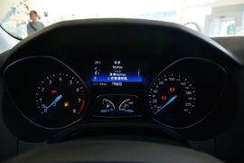 2015款福特福克斯三厢1.5L GTDi自动旗舰型
