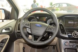 2015款福特福克斯三厢1.5L GTDi自动旗舰型