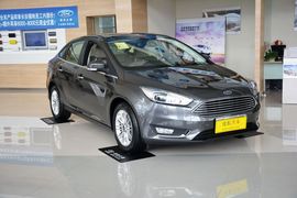 2015款福特福克斯三厢1.5L GTDi自动旗舰型