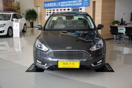 2015款福特福克斯三厢1.5L GTDi自动旗舰型