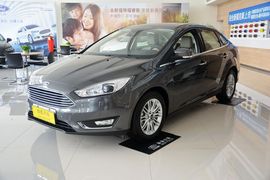 2015款福特福克斯三厢1.5L GTDi自动旗舰型