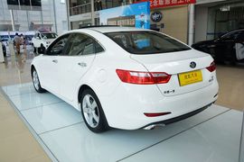 2015款奔腾B70 1.8T自动精英型
