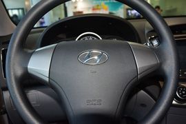 2015款现代悦动1.6L自动舒适型