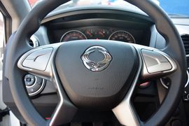 2014款双龙爱腾2.0T两驱手动进取柴油版