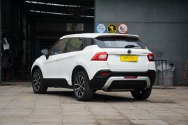 2015款中华V3 1.5T自动精英型