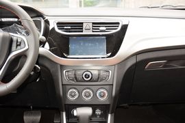 2015款中华V3 1.5T自动精英型