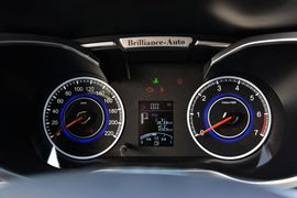 2015款中华V3 1.5T自动精英型