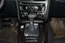 2015款奥迪A4L 35TFSI 300万纪念舒享版