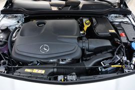 2015款奔驰CLA220 4MATIC
