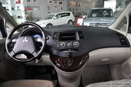 2009款三菱格蓝迪豪华版7座