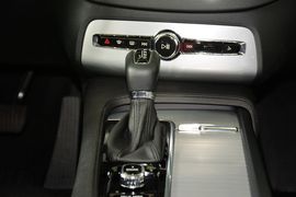 2015款沃尔沃XC90 2.0T T6 智逸版 5座