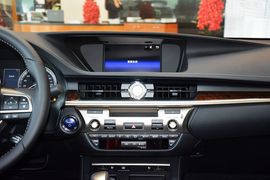 2015款雷克萨斯ES300h豪华版