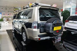 2016款三菱帕杰罗3.0L自动尊贵版 国IV