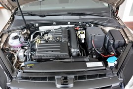 2015款大众高尔夫1.6L自动舒适型