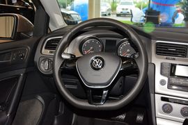 2015款大众高尔夫1.6L自动舒适型