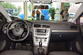 2015款大众高尔夫1.6L自动舒适型