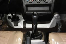 2015款一汽佳宝V77 1.3L标准型