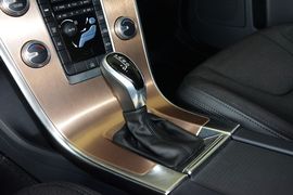2016款沃尔沃XC60 2.0T T5智行版