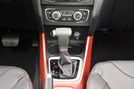 2015款中华V3 1.5T自动旗舰型