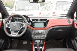 2015款中华V3 1.5T自动旗舰型