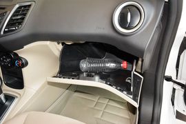 2013款福特嘉年华三厢1.5自动品尚型到店实拍