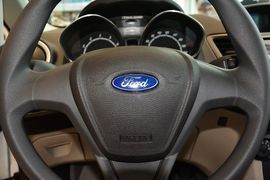 2013款福特嘉年华三厢1.5自动品尚型