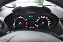 2013款福特嘉年华三厢1.5自动品尚型