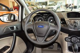 2013款福特嘉年华三厢1.5自动品尚型