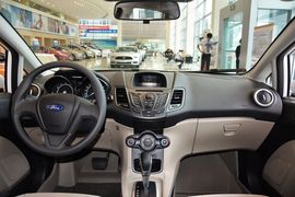 2013款福特嘉年华三厢1.5自动品尚型