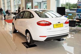 2013款福特嘉年华三厢1.5自动品尚型