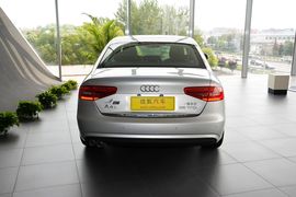 2015款奥迪A4L 35TFSI 300万纪念智领版