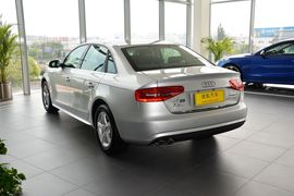 2015款奥迪A4L 35TFSI 300万纪念智领版