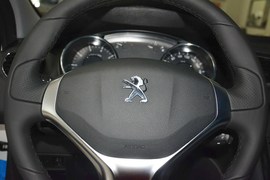 2015款标致3008 2.0L自动潮流版