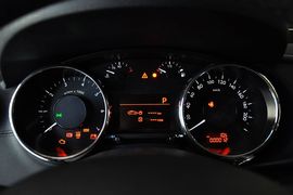 2015款标致3008 2.0L自动潮流版