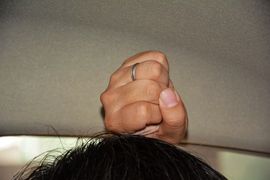 前排头部空间