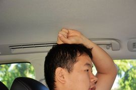后排头部空间