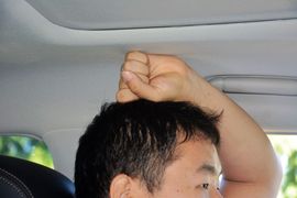 前排头部空间