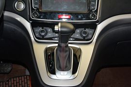 2015款哈弗H6运动版 1.5T 自动两驱尊享型