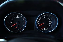 2015款哈弗H6运动版 1.5T 自动两驱尊享型