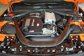 2014款宝马M4敞篷轿跑车