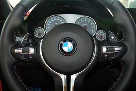 2014款宝马M4敞篷轿跑车